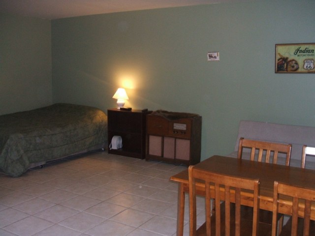 rooms2res Motel room near Stonewall